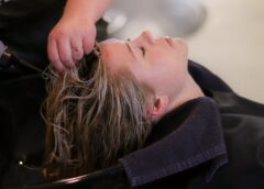 Zadbaj o skórę głowy. Twoje włosy będą Ci za to wdzięczne