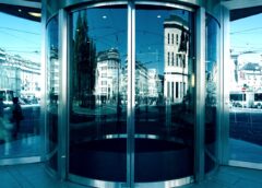 Innowacyjne Rozwiązania w Konstrukcji Drzwi Dwuskrzydłowych