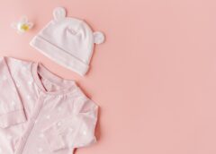 Jak wybrać idealną czapeczkę na chrzest dla małej damy