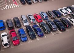 Bezpieczne i przystępne cenowo miejsca postojowe w okolicach portu lotniczego